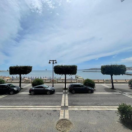 La Finestra Sul Mare B&B โครโตเน ภายนอก รูปภาพ