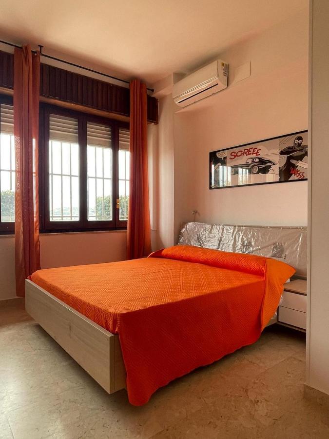 La Finestra Sul Mare B&B โครโตเน ภายนอก รูปภาพ