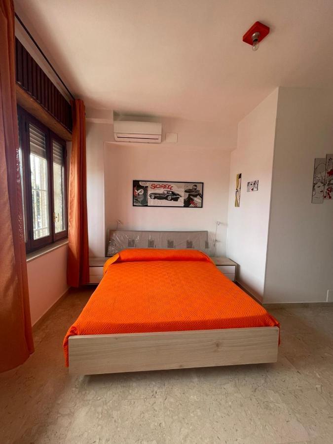 La Finestra Sul Mare B&B โครโตเน ภายนอก รูปภาพ