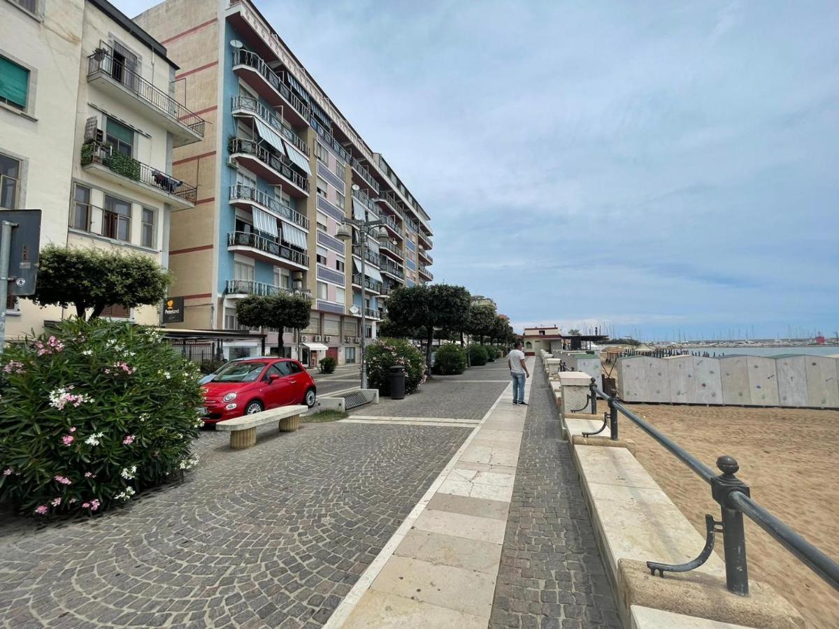 La Finestra Sul Mare B&B โครโตเน ภายนอก รูปภาพ