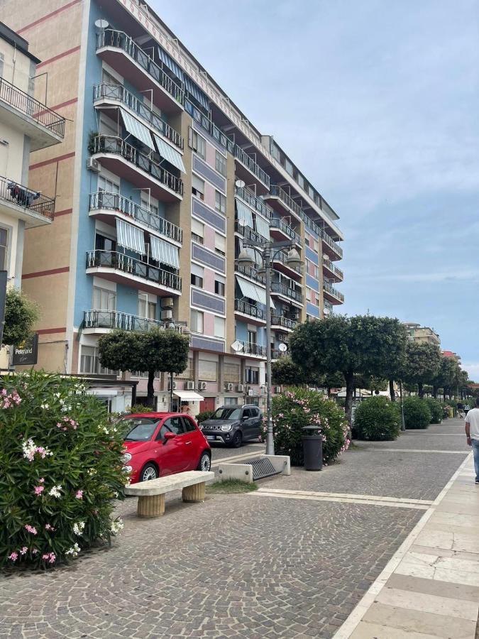 La Finestra Sul Mare B&B โครโตเน ภายนอก รูปภาพ