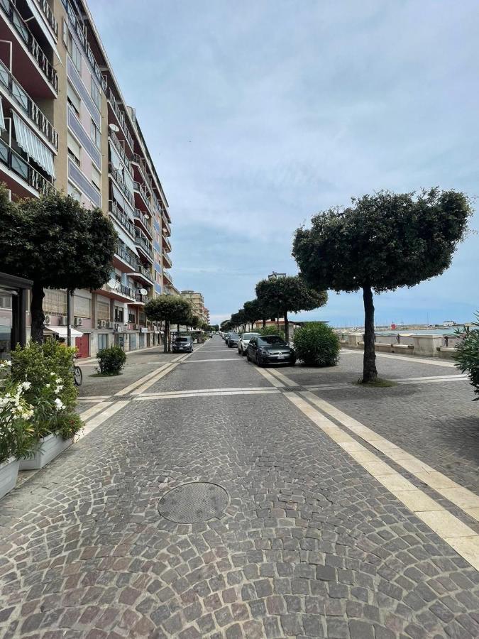 La Finestra Sul Mare B&B โครโตเน ภายนอก รูปภาพ