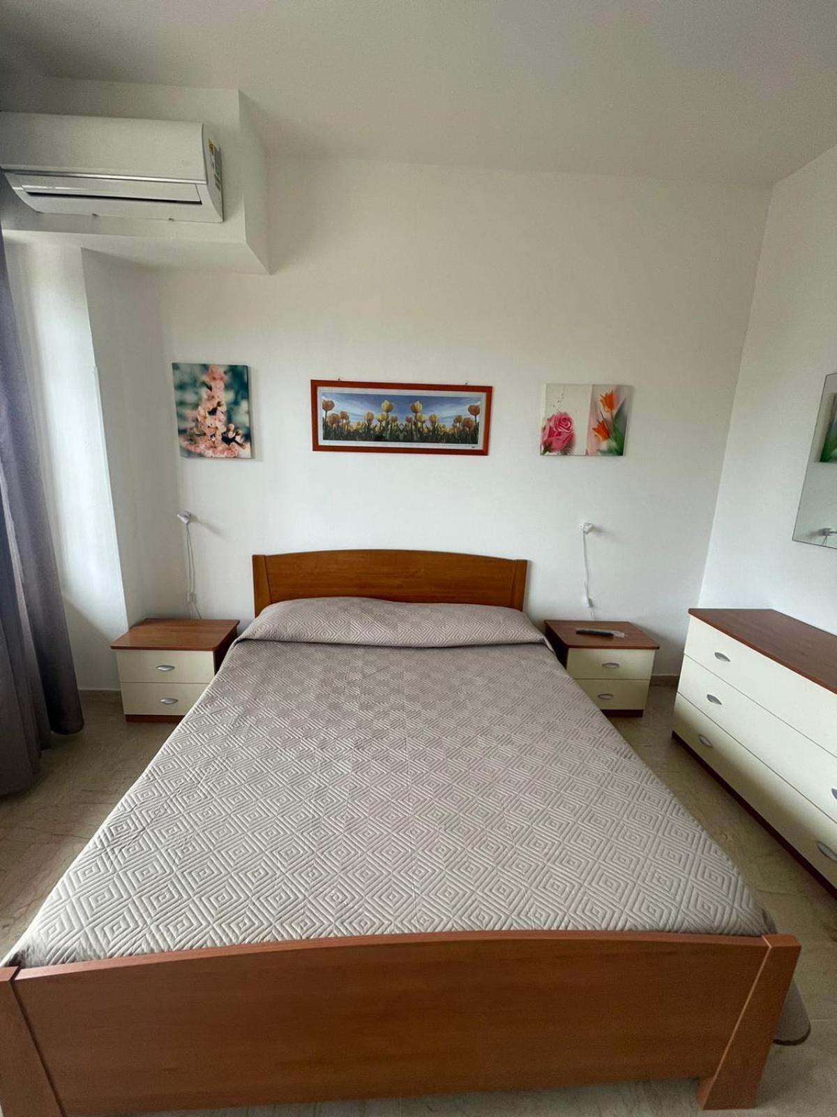 La Finestra Sul Mare B&B โครโตเน ภายนอก รูปภาพ